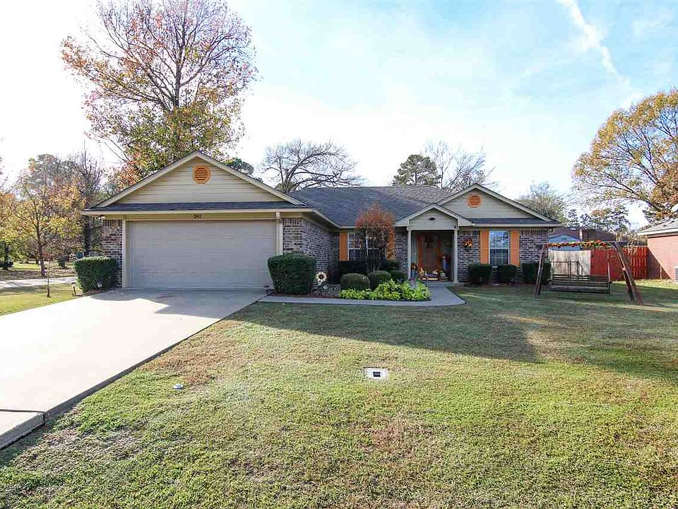 1st image of 301 Memorial Dr