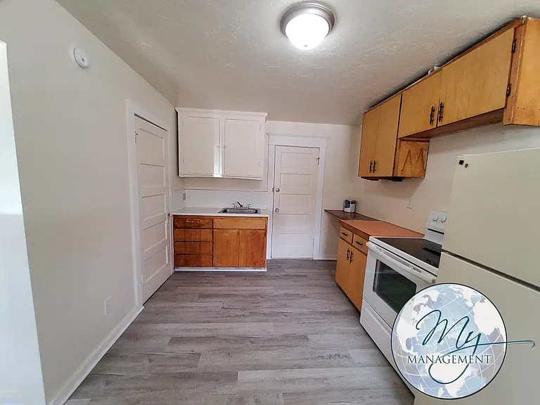 242 Washington St — Photo 32