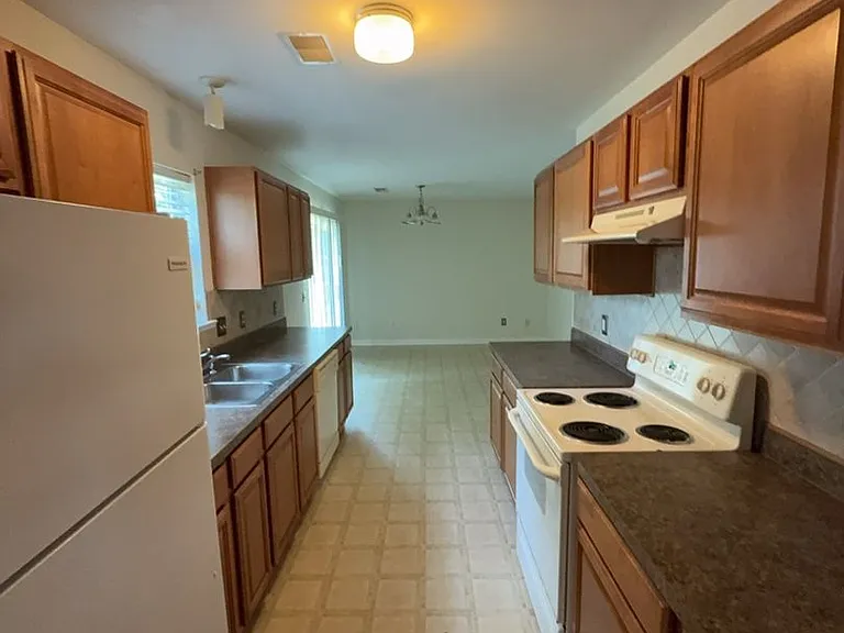 525 S Maney Ct — Photo 3