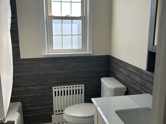5th image of 242 Cromwell Ave #1