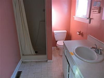 4th image of 117 Parkway St