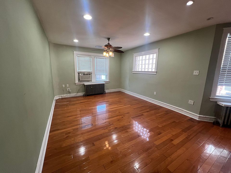 1st image of 3204 Fanshawe St #2