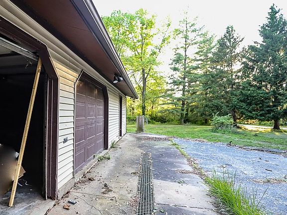 2nd image of 3539 N Drury Ave