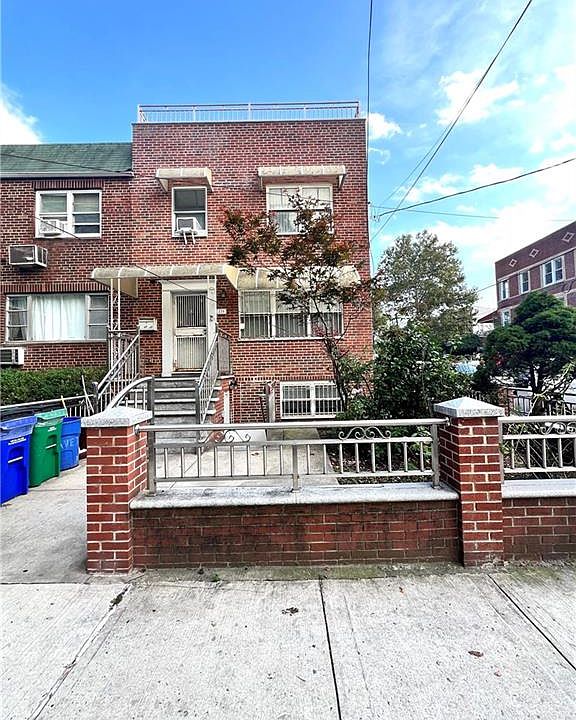 2nd image of 220 Avenue T