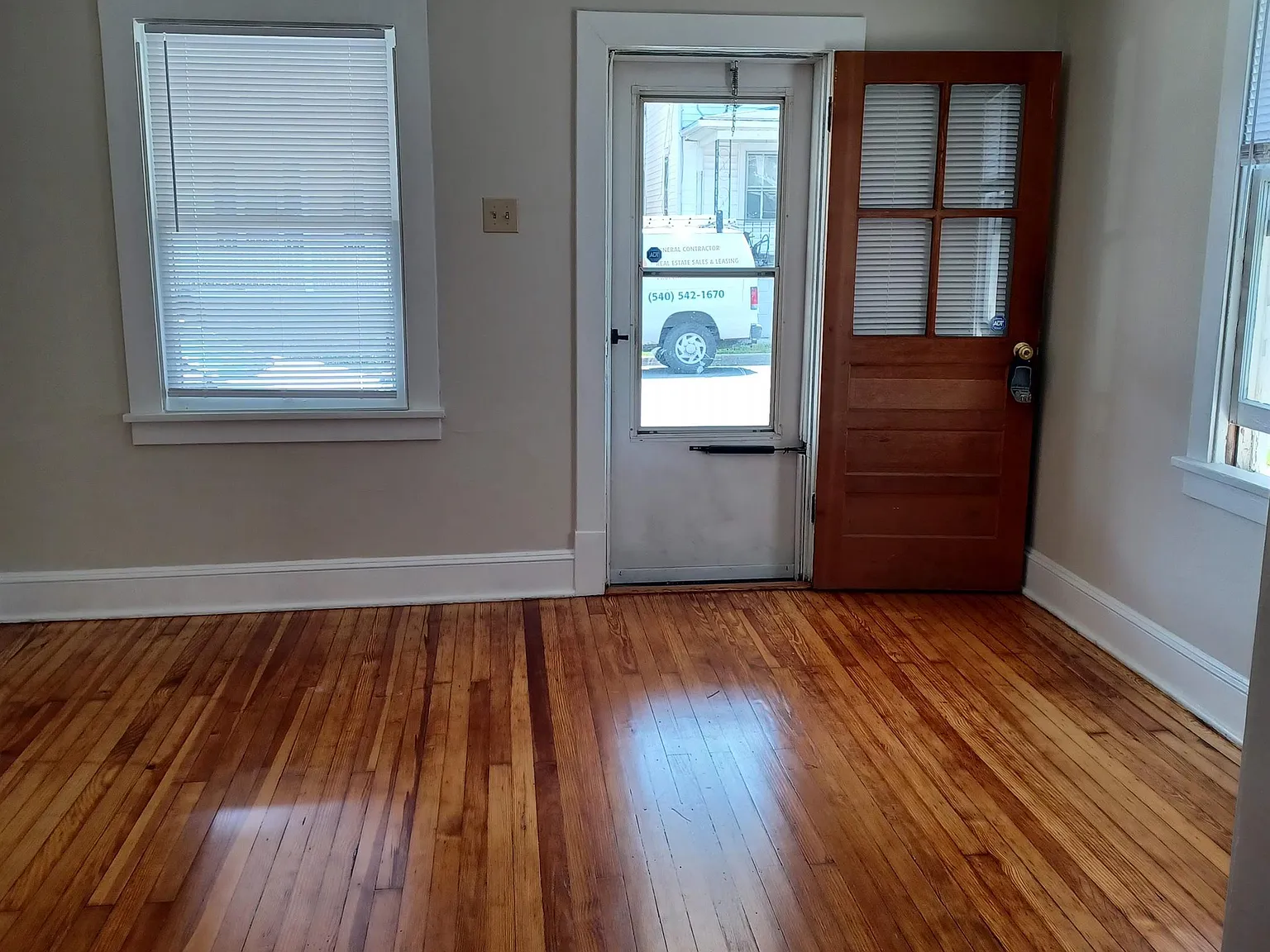 1001 S. Cameron - 1 — Photo 3