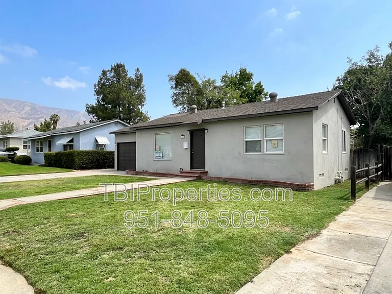 4667 N Mayfield Ave — Photo 3