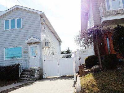 214 Spratt Ave, Staten Island, NY, 10306