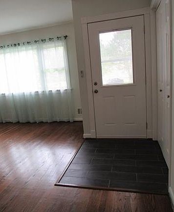 3rd image of 121 Davis Dr