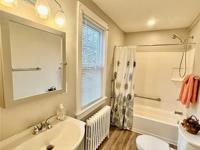 221 E Chestnut St — Photo 7