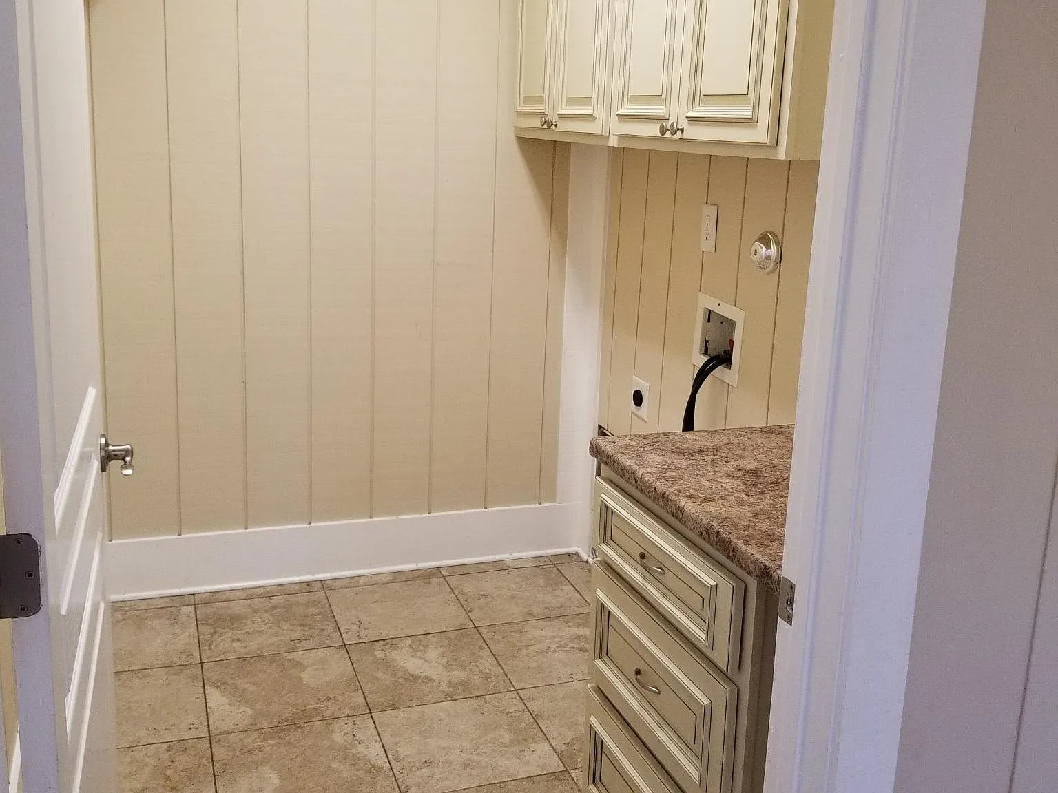 3 bed, 2.5 bath, 2000 sqft, $2,000 — Photo 3