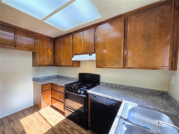 5th image of 511 Bayport St #1/2