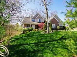 9145 Huron Bluffs Dr, White Lake, MI