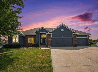 2001 NE Sparta Dr, Blue Springs, MO 64029