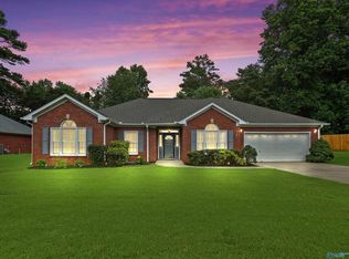 1693 Longleaf Dr NW, Huntsville, AL 35806