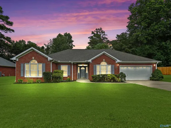 1693 Longleaf Dr NW, Huntsville, AL 35806