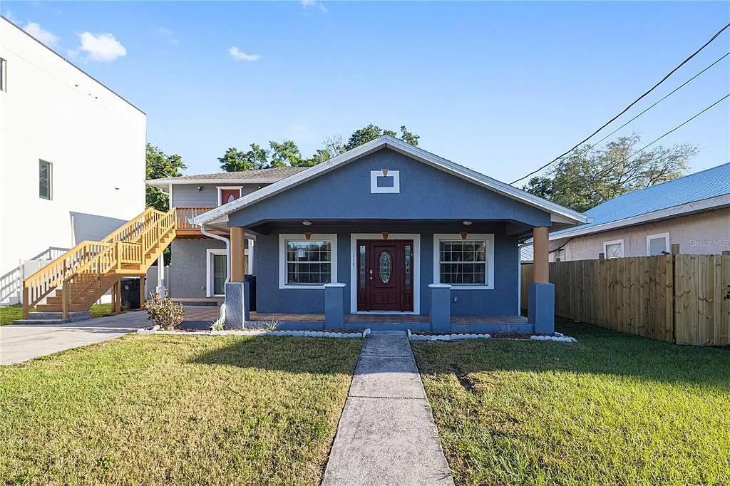 Building Photo - 113 W Gladys St #A