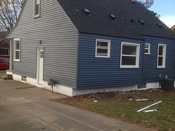 3rd image of 22407 Alger St