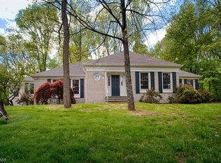 27 Glengary Dr, Mendham, NJ 07945