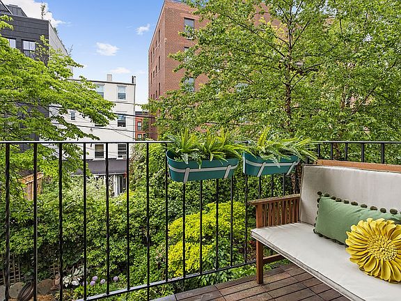 3rd image of 335 Sackett St #2