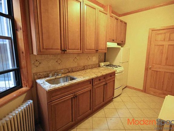 5th image of 97 E 7th St #26