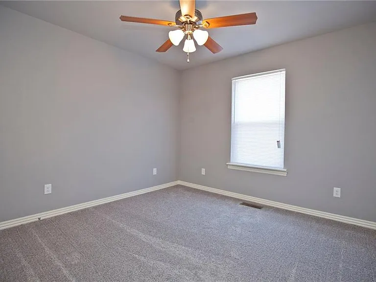 1253 N Rupple Rd — Photo 17