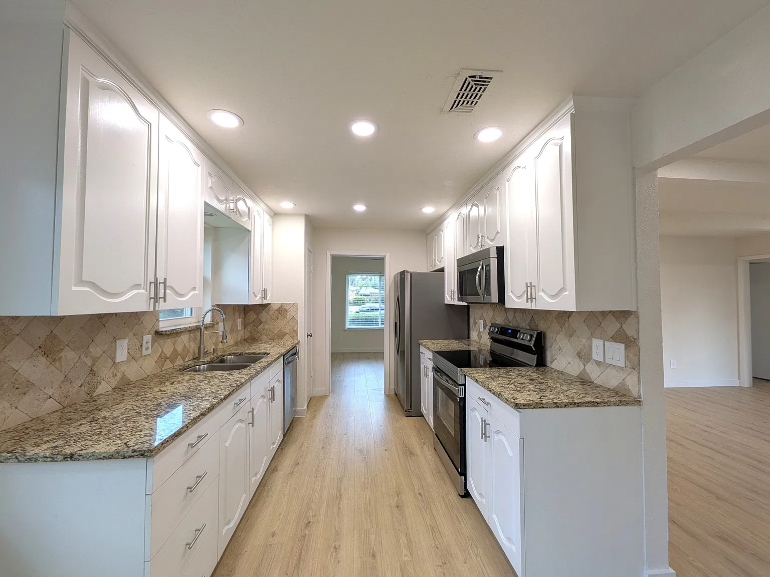 3 bed, 1490 sqft, $2,500 — Photo 4