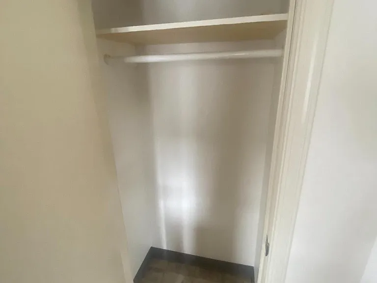 321 Plymouth Ave — Photo 8