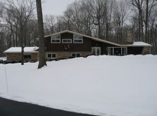 4211 Hillside Rd, Slinger, WI 53086