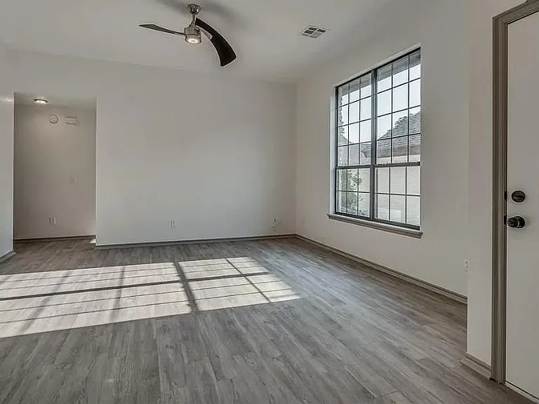 3829 Ives Way — Photo 11