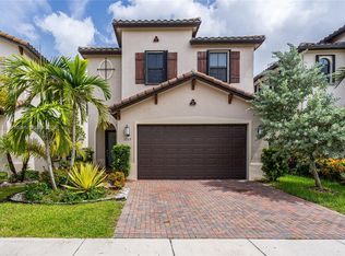 3265 W 97th St, Hialeah, FL 33018