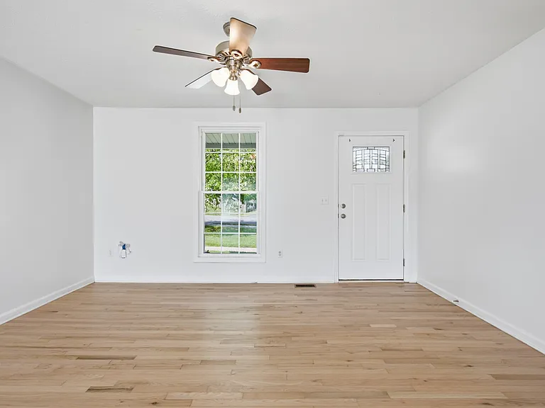 305 Becklea Dr — Photo 6
