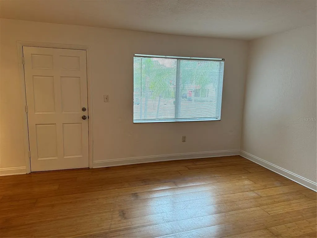 1 bed, 1.0 bath, 494 sqft, $1,300 — Photo 2