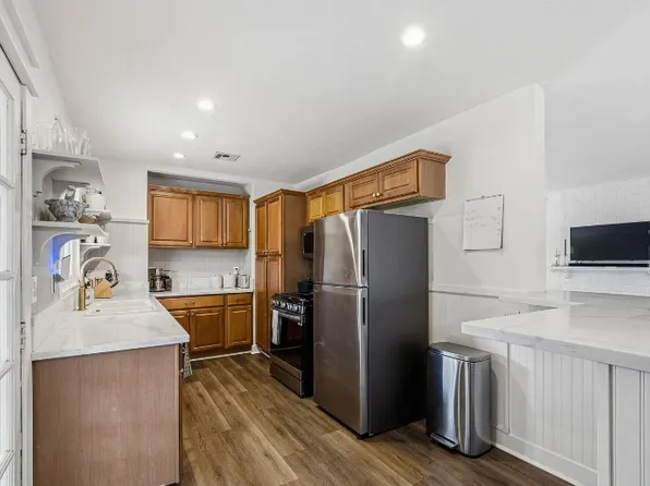 153 Smith St APT F22, Freeport, NY 11520