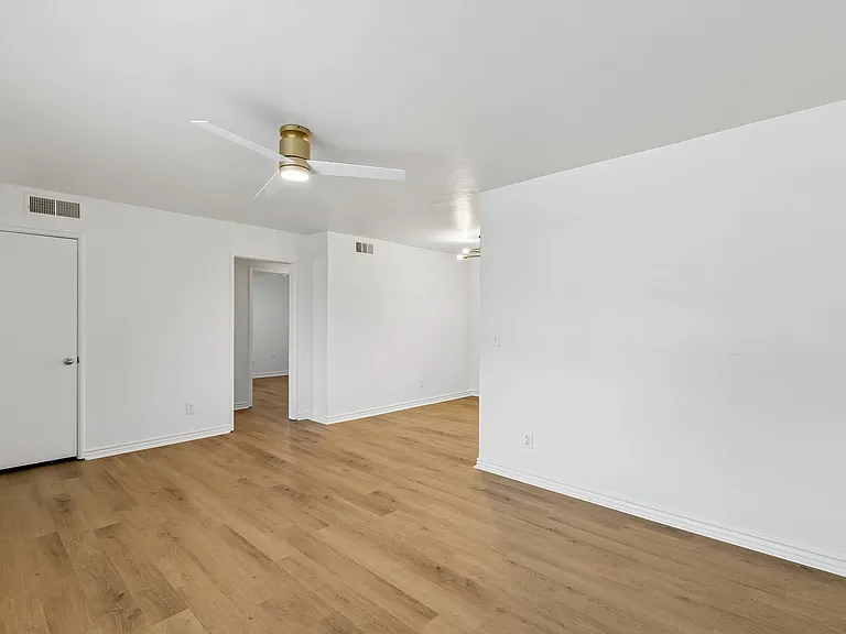 1600 Andover Ct — Photo 4