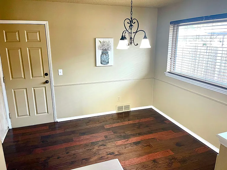 8908 S Youngs Blvd — Photo 4