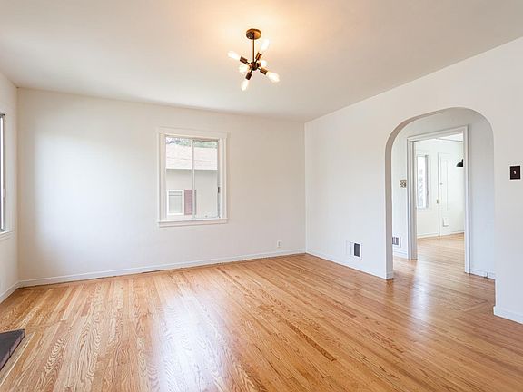 4th image of 1818 Gum St