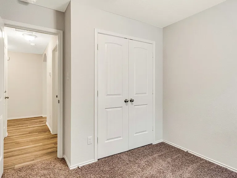 117 Nathaniel Dr — Photo 18