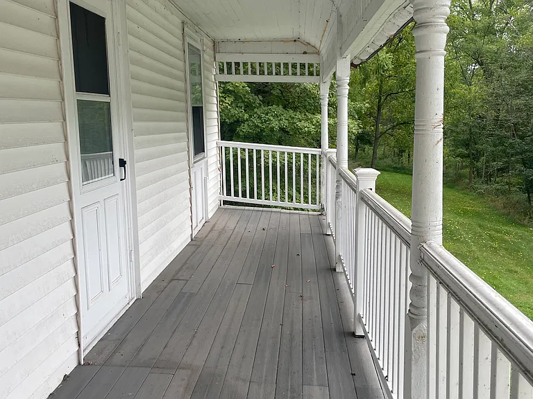 Large balcony on second floor apartment
