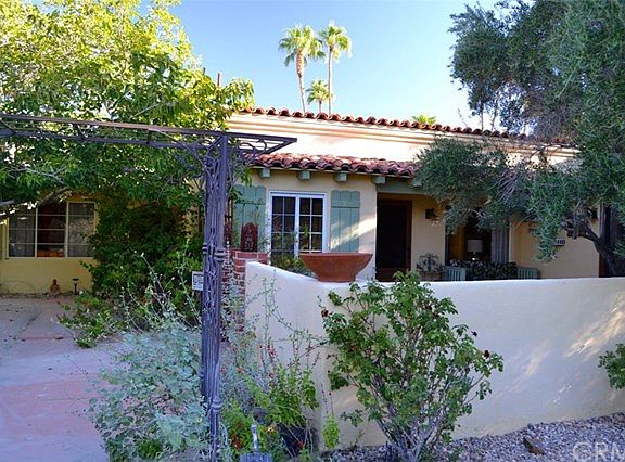 3rd image of 1066 E San Jacinto Way