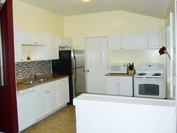 3rd image of 24159 Woodmere Dr