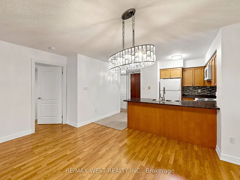 2772 Keele St #505 — Photo 9