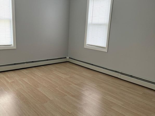 73 Pleasant St FLOOR 2