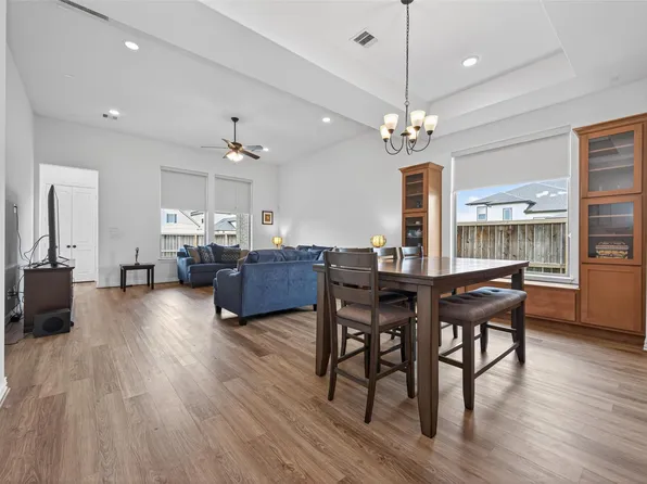 20802 Mirror Point Dr, Cypress, TX 77433