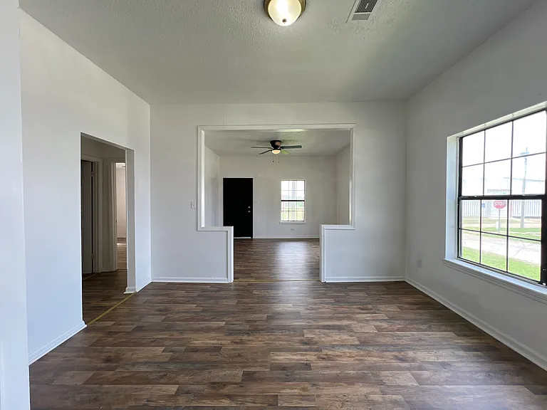 411 Krewson St — Photo 5
