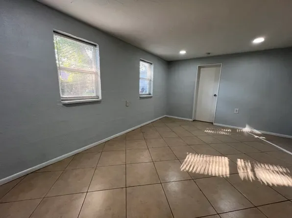 3008 24th St W Unit B, Bradenton, FL 34205