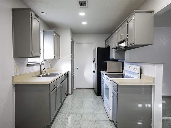 3rd image of 6633 Whitley Rd