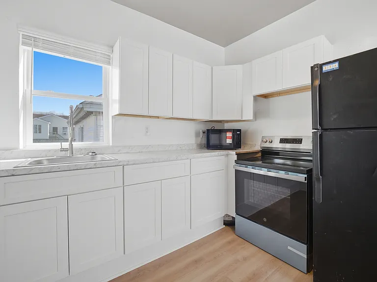 605 Dinwiddie St #B — Photo 9