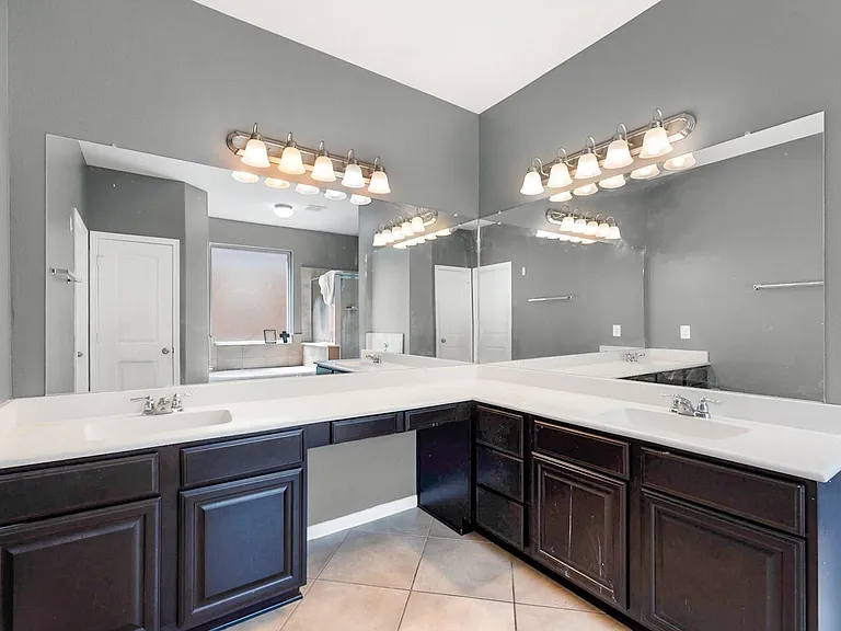 1302 S Maple Dr — Photo 14
