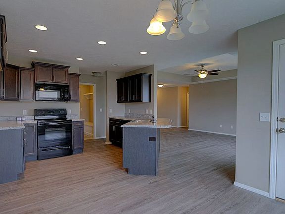 4th image of 1091 S Calabria Ave