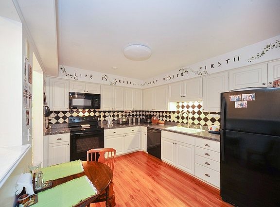 4th image of 10 Trafalgar Sq APT 204